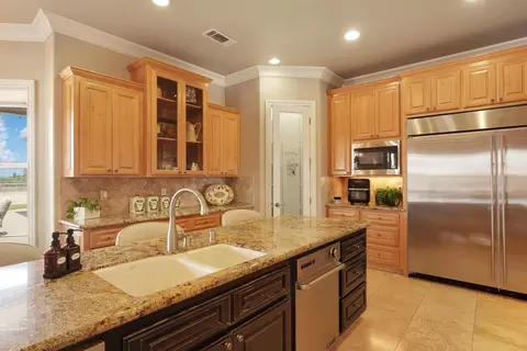 Kitchen - 12967 N Garnero Rd, Lodi, CA 95240 photo 4 of 10