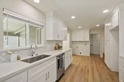 Kitchen - 12967 N Garnero Rd, Lodi, CA 95240 photo 7 of 10