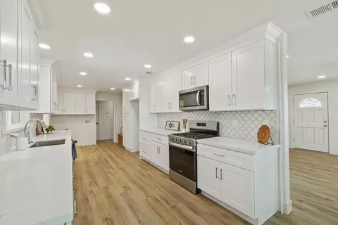 Kitchen - 12967 N Garnero Rd, Lodi, CA 95240 photo 8 of 10