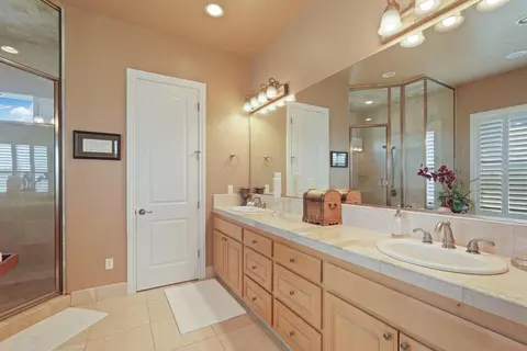 Bath - 12967 N Garnero Rd, Lodi, CA 95240 photo 3 of 7