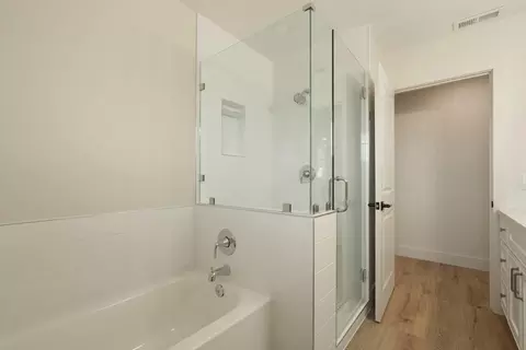 Bath - 12967 N Garnero Rd, Lodi, CA 95240 photo 6 of 7