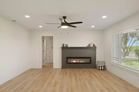 Living - 12967 N Garnero Rd, Lodi, CA 95240 photo 8 of 10