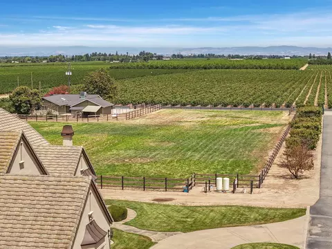 Exterior - 12967 N Garnero Rd, Lodi, CA 95240 photo 3 of 27