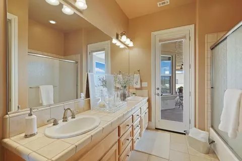 Bath - 12967 N Garnero Rd, Lodi, CA 95240 photo 2 of 7