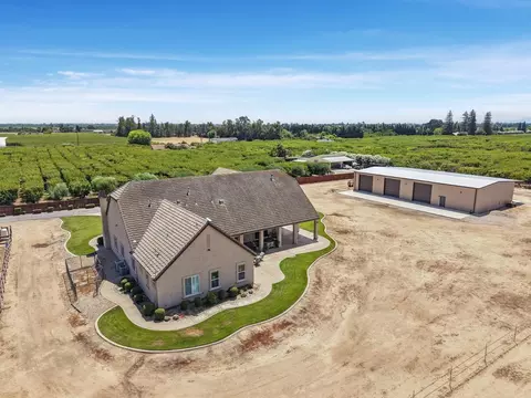 Exterior - 12967 N Garnero Rd, Lodi, CA 95240 photo 2 of 27