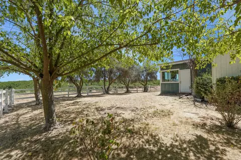 Exterior - 8251 N Waverly Rd, Linden, CA 95236 photo 17 of 26