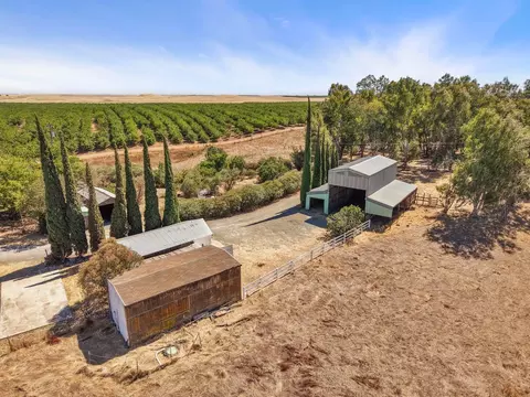 Exterior - 8251 N Waverly Rd, Linden, CA 95236 photo 1 of 26