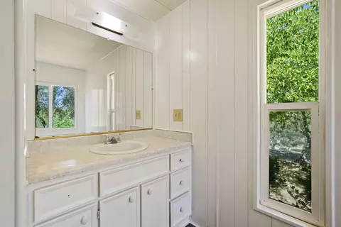 Bath - 8251 N Waverly Rd, Linden, CA 95236 photo 1 of 4
