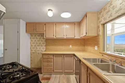 Kitchen - 8251 N Waverly Rd, Linden, CA 95236 photo 2 of 2