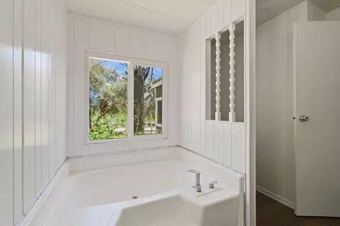 Bath - 8251 N Waverly Rd, Linden, CA 95236 photo 2 of 4