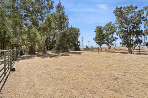 Exterior - 8251 N Waverly Rd, Linden, CA 95236 photo 25 of 26