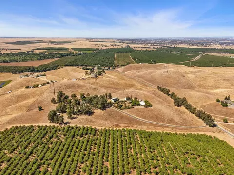 View/Area - 8251 N Waverly Rd, Linden, CA 95236 photo 11 of 23