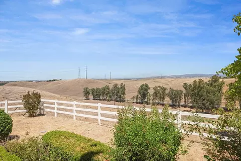 Exterior - 8251 N Waverly Rd, Linden, CA 95236 photo 11 of 26