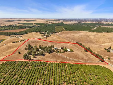 View/Area - 8251 N Waverly Rd, Linden, CA 95236 photo 12 of 23