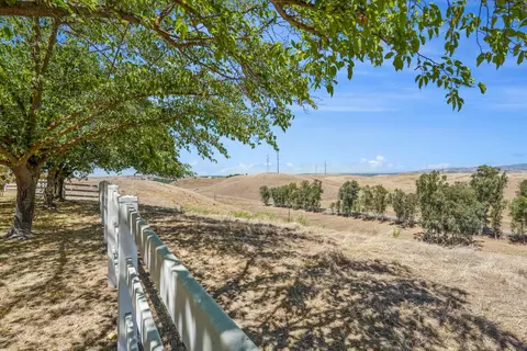 Exterior - 8251 N Waverly Rd, Linden, CA 95236 photo 16 of 26