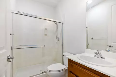Bath - 984 Mcveigh Way, Ripon, CA 95366 photo 1 of 4