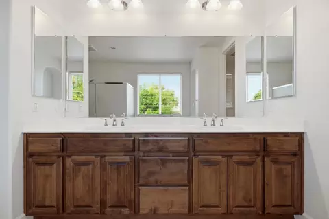 Bath - 984 Mcveigh Way, Ripon, CA 95366 photo 3 of 4