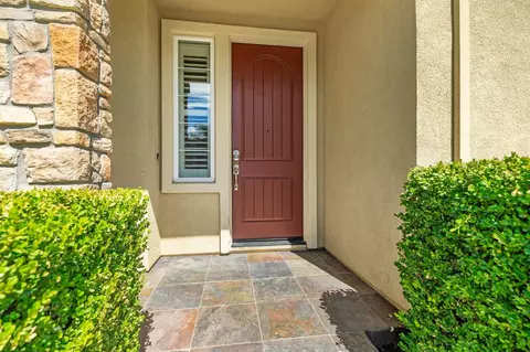 Entry Way - 984 Mcveigh Way, Ripon, CA 95366 photo 1 of 5