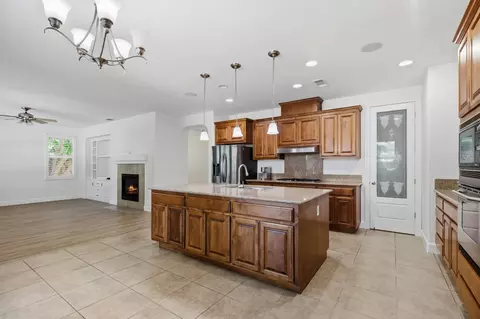 Kitchen - 984 Mcveigh Way, Ripon, CA 95366 photo 2 of 4
