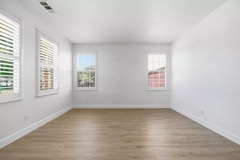 Living - 984 Mcveigh Way, Ripon, CA 95366 photo 1 of 3
