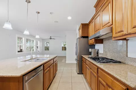 Kitchen - 984 Mcveigh Way, Ripon, CA 95366 photo 4 of 4