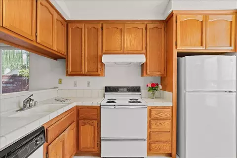 Kitchen - 2005 Eagle Pl, Lodi, CA 95240 photo 4 of 5