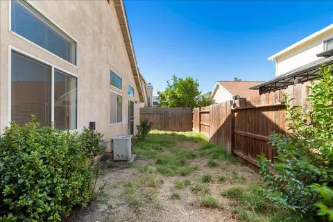 Exterior - 2005 Eagle Pl, Lodi, CA 95240 photo 8 of 9