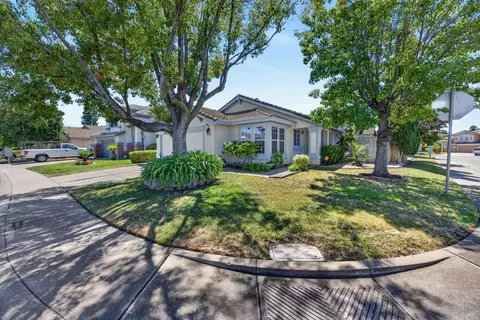 8410 Patmon Dr, Elk Grove, CA 95624