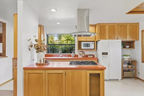 Kitchen - 7320 Lincoln Ave, Carmichael, CA 95608 photo 1 of 6