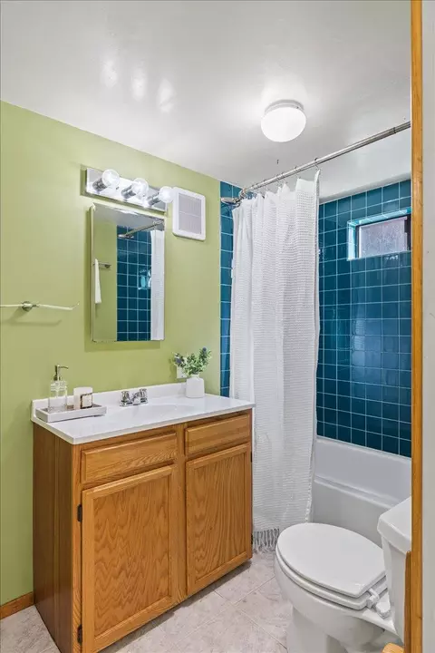 Bath - 7320 Lincoln Ave, Carmichael, CA 95608 photo 5 of 6