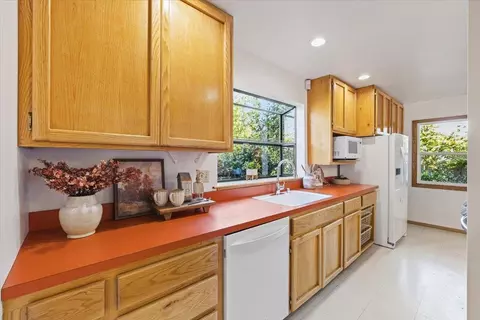 Kitchen - 7320 Lincoln Ave, Carmichael, CA 95608 photo 3 of 6