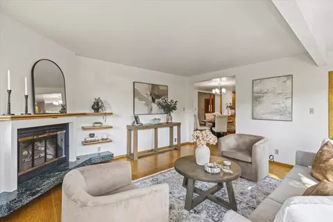 Living - 7320 Lincoln Ave, Carmichael, CA 95608 photo 2 of 3