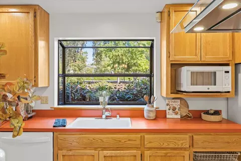 Kitchen - 7320 Lincoln Ave, Carmichael, CA 95608 photo 5 of 6