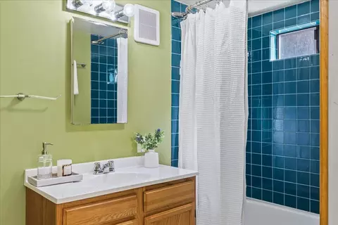 Bath - 7320 Lincoln Ave, Carmichael, CA 95608 photo 6 of 6
