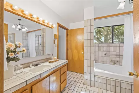 Bath - 7320 Lincoln Ave, Carmichael, CA 95608 photo 4 of 6