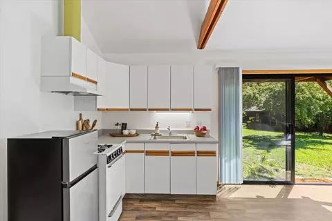 Kitchen - 7320 Lincoln Ave, Carmichael, CA 95608 photo 6 of 6