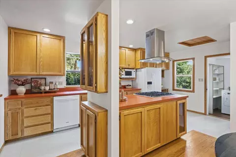 Kitchen - 7320 Lincoln Ave, Carmichael, CA 95608 photo 2 of 6