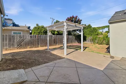 Exterior - 1999 Highland Dr, Merced, CA 95340 photo 9 of 11