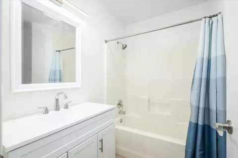 Bath - 118 Broadview Ln, Winters, CA 95694 photo 2 of 2