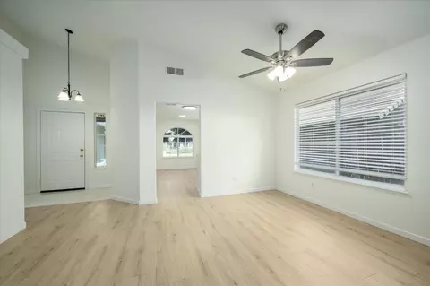 Living - 118 Broadview Ln, Winters, CA 95694 photo 3 of 3