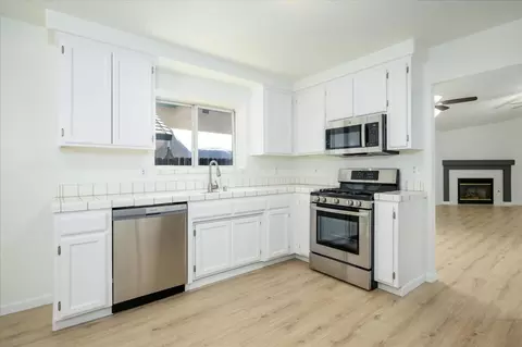 Kitchen - 118 Broadview Ln, Winters, CA 95694 photo 2 of 3