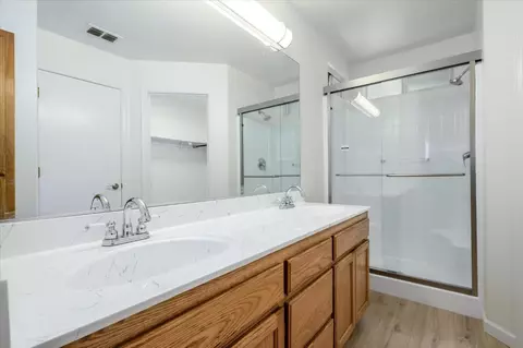 Bath - 118 Broadview Ln, Winters, CA 95694 photo 1 of 2