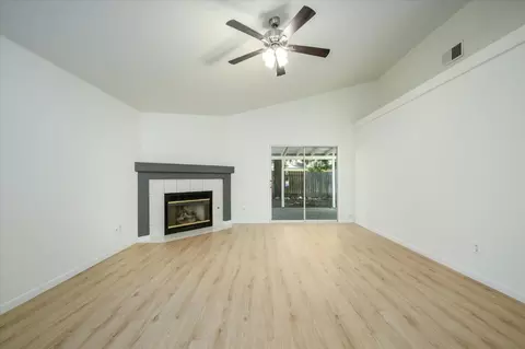 Living - 118 Broadview Ln, Winters, CA 95694 photo 2 of 3