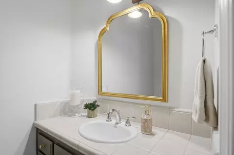 Bath - 2835 Castleview Dr, Turlock, CA 95382 photo 1 of 5