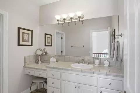Bath - 2835 Castleview Dr, Turlock, CA 95382 photo 4 of 5