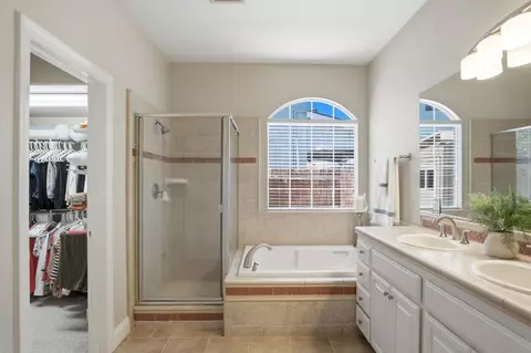 Bath - 2835 Castleview Dr, Turlock, CA 95382 photo 2 of 5