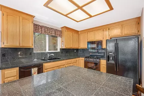 Kitchen - 1975 Union Ridge Rd, Placerville, CA 95667 photo 4 of 9