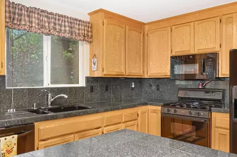 Kitchen - 1975 Union Ridge Rd, Placerville, CA 95667 photo 5 of 9