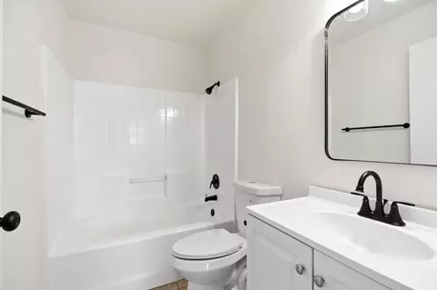 Bath - 1205 I St, Merced, CA 95341 photo 1 of 2