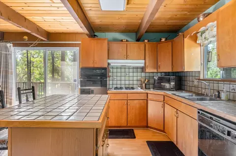 Kitchen - 1890 Michele Way, Arnold, CA 95223 photo 3 of 4